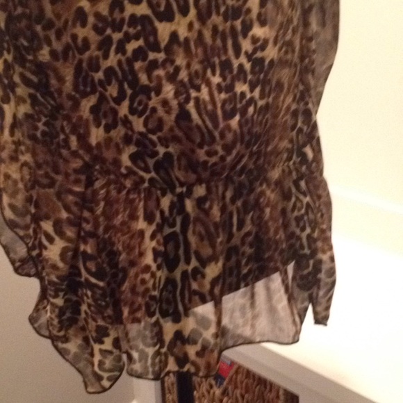 Animal print top with butterfly sleeve - Picture 4 of 6